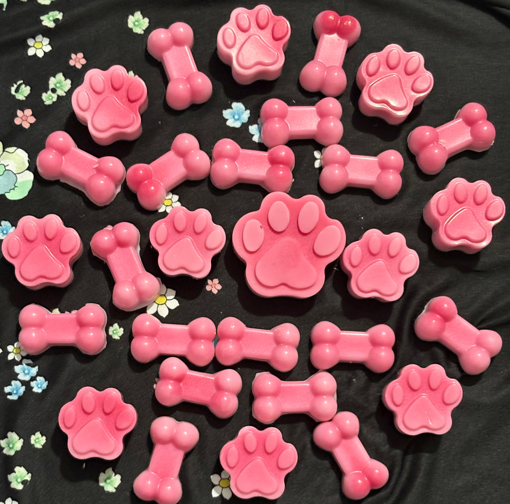 The dog and bone collection in the fragrance of marshmallow & candyfloss