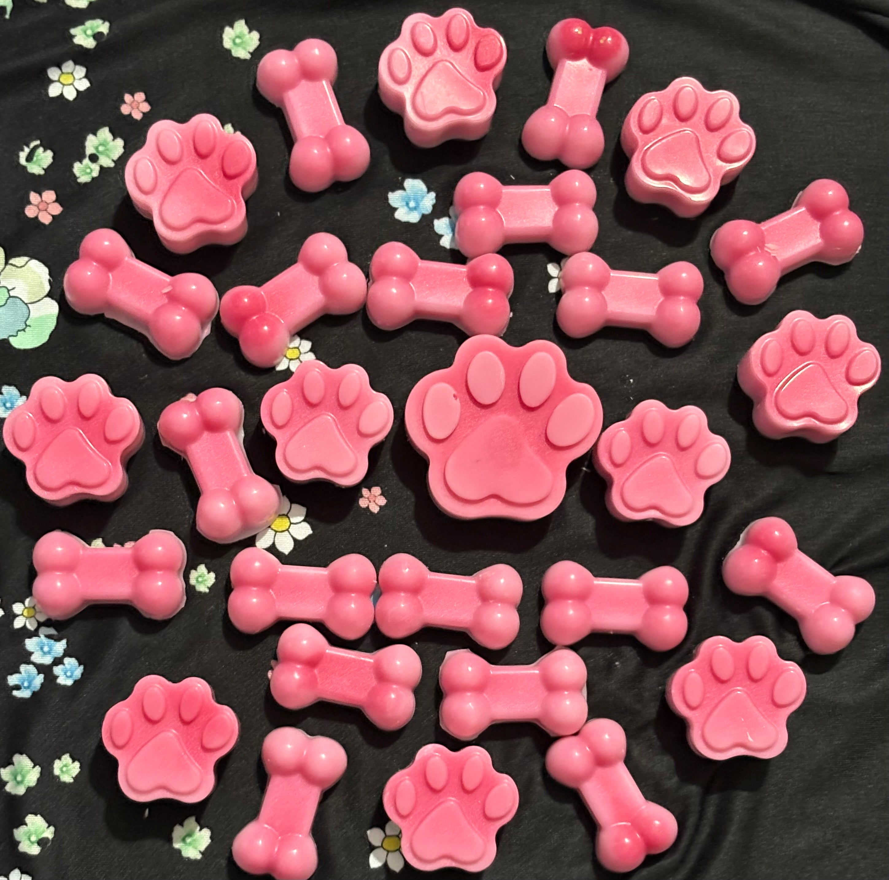 The dog and bone collection in the fragrance of marshmallow & candyfloss