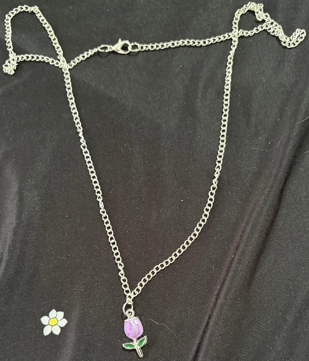 The lilac rose necklace