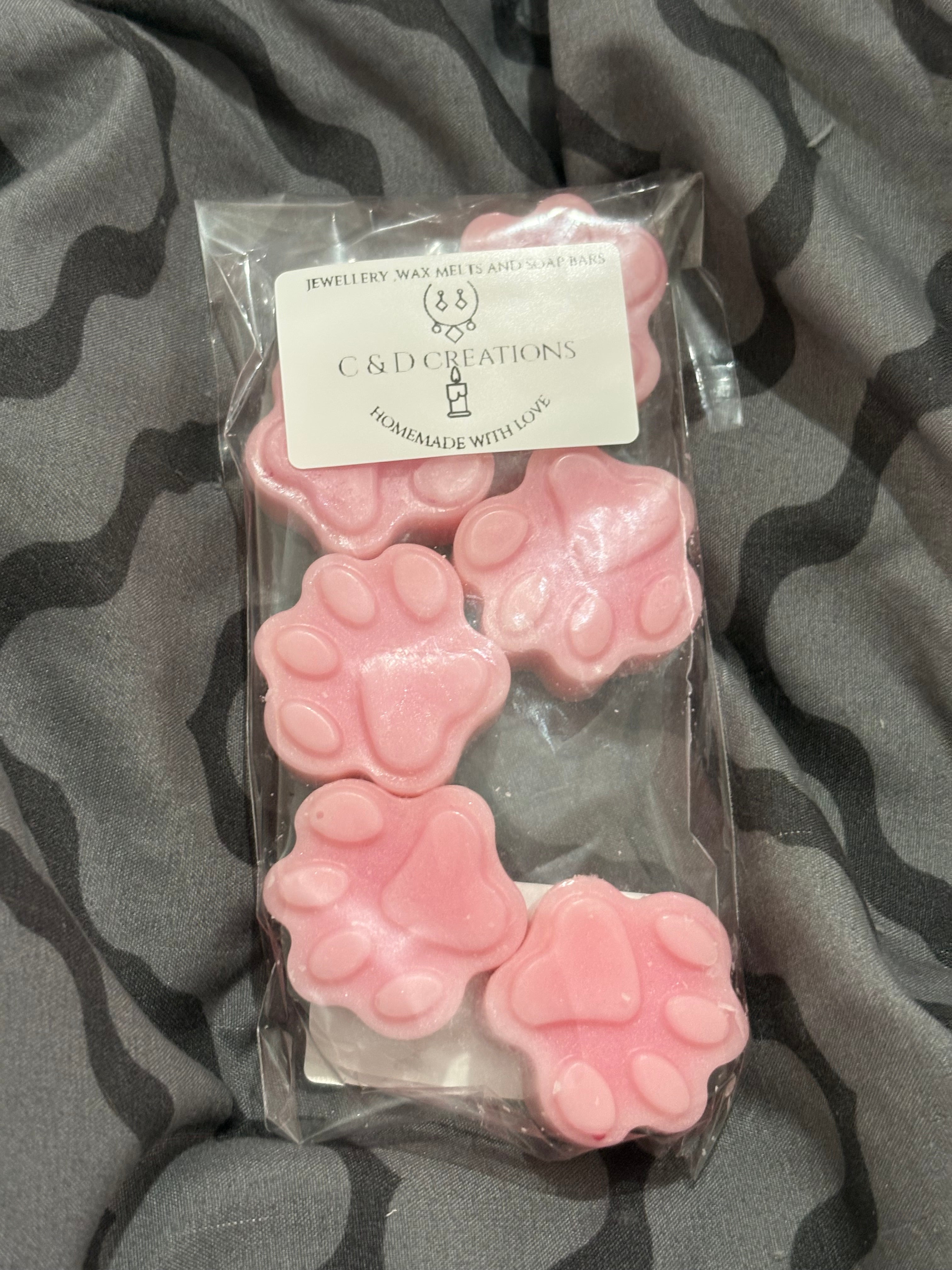 Small Paw prints in the fragrance of marshmallows & candyfloss