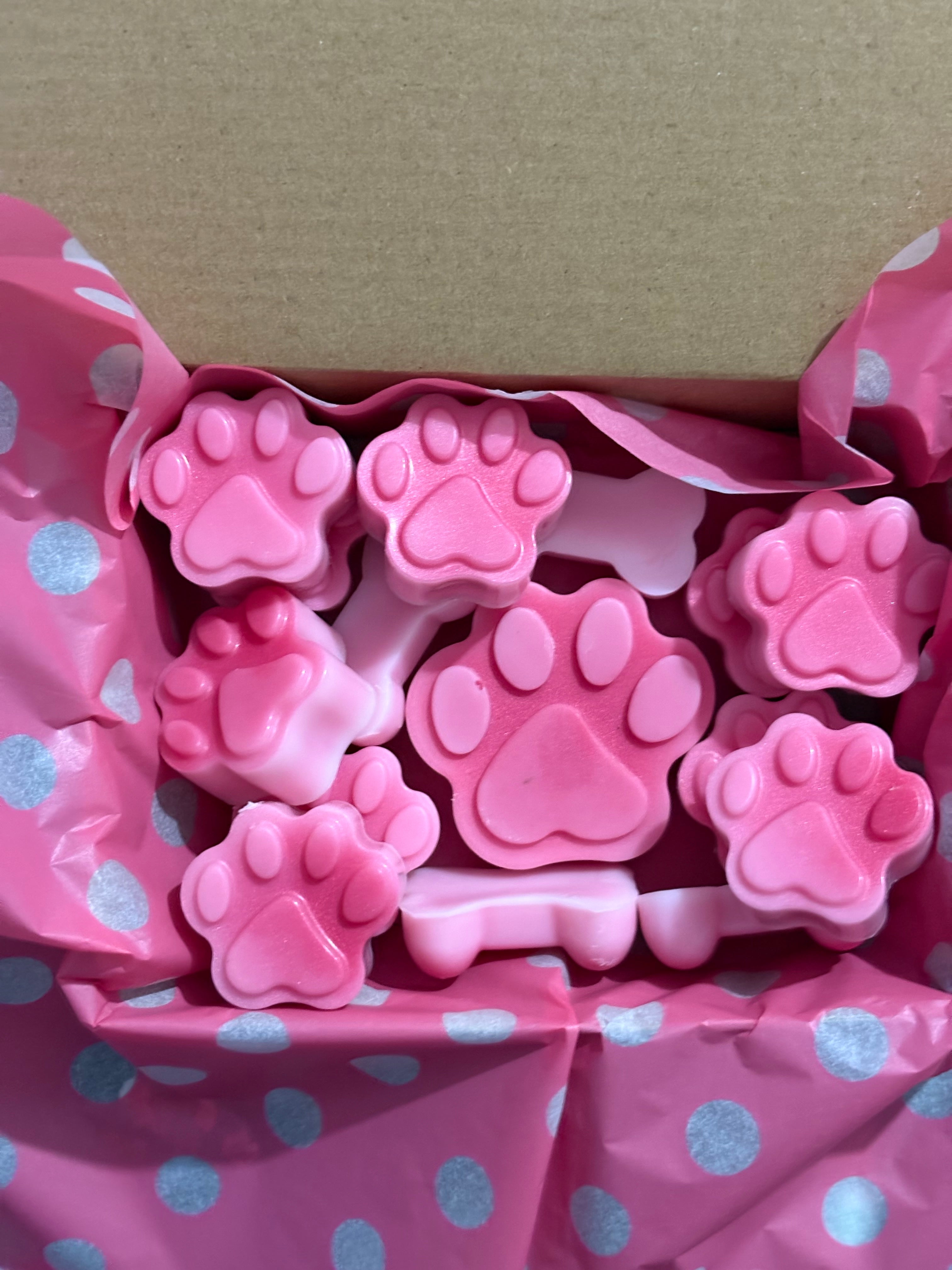 The dog and bone collection in the fragrance of marshmallow & candyfloss