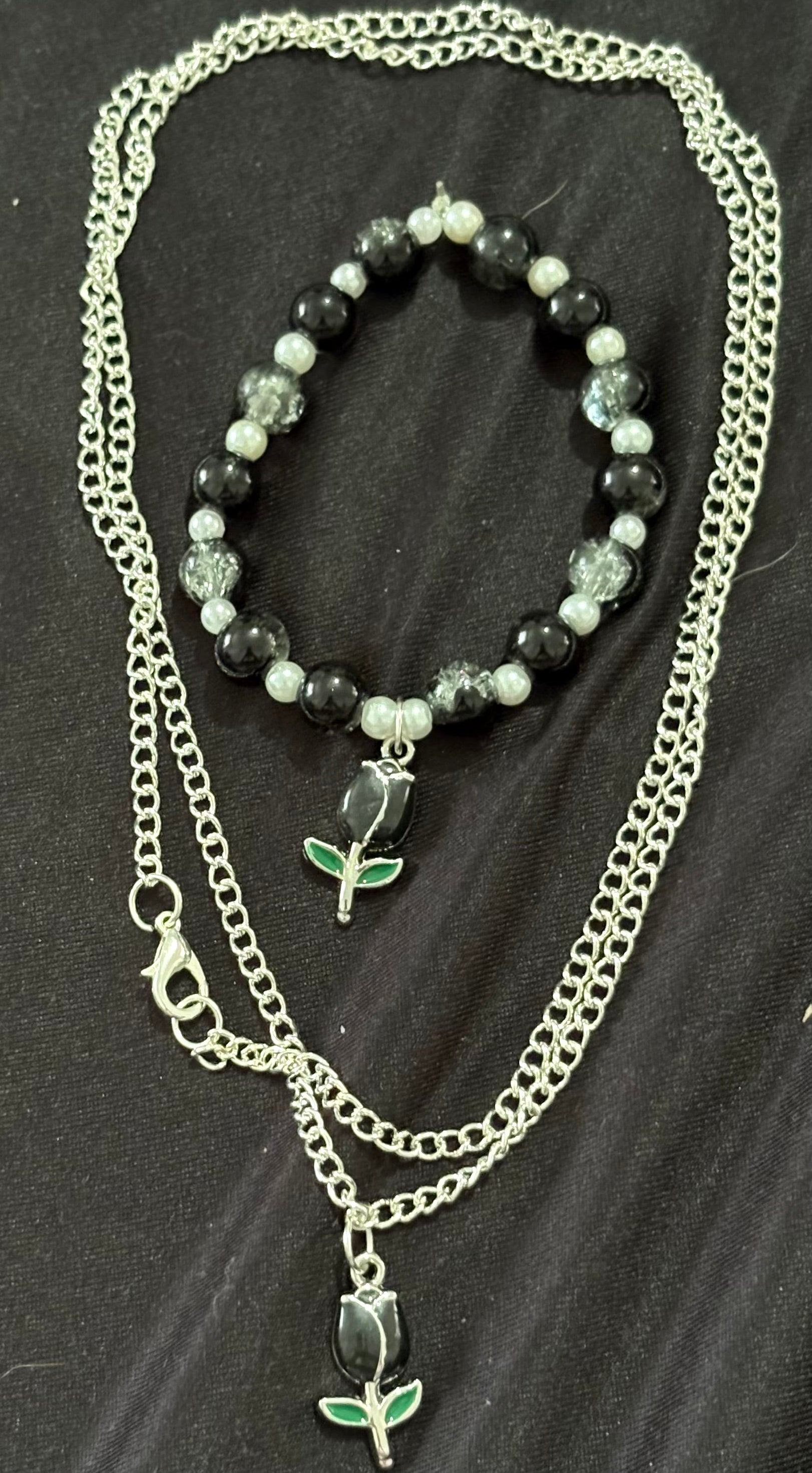 The black rose jewellery set