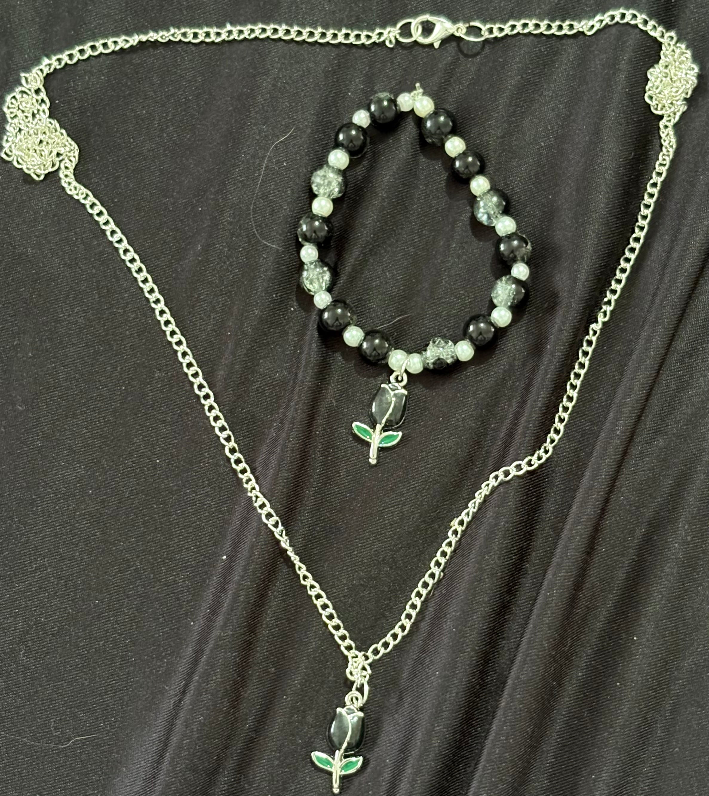 The black rose jewellery set