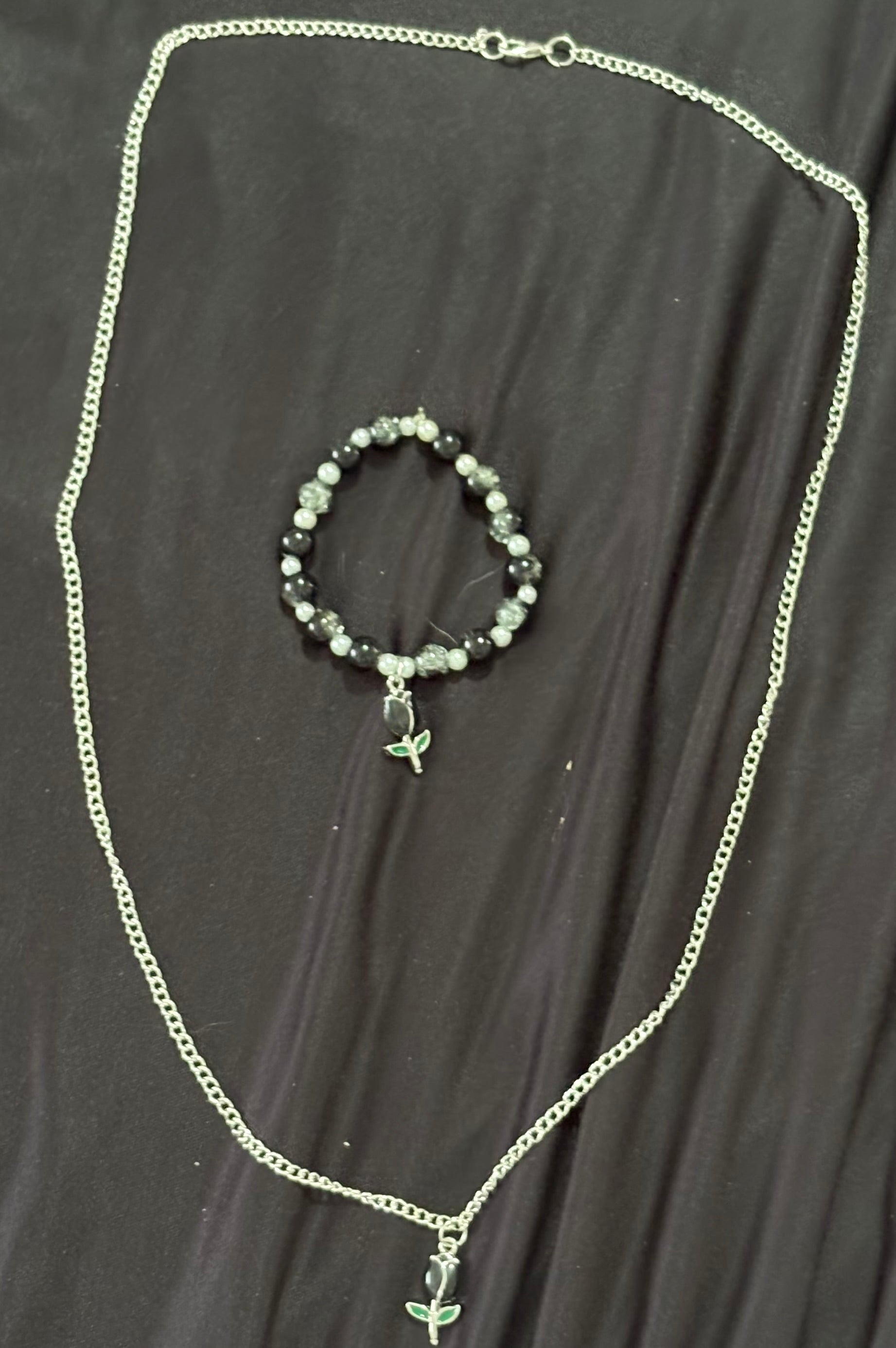 The black rose jewellery set