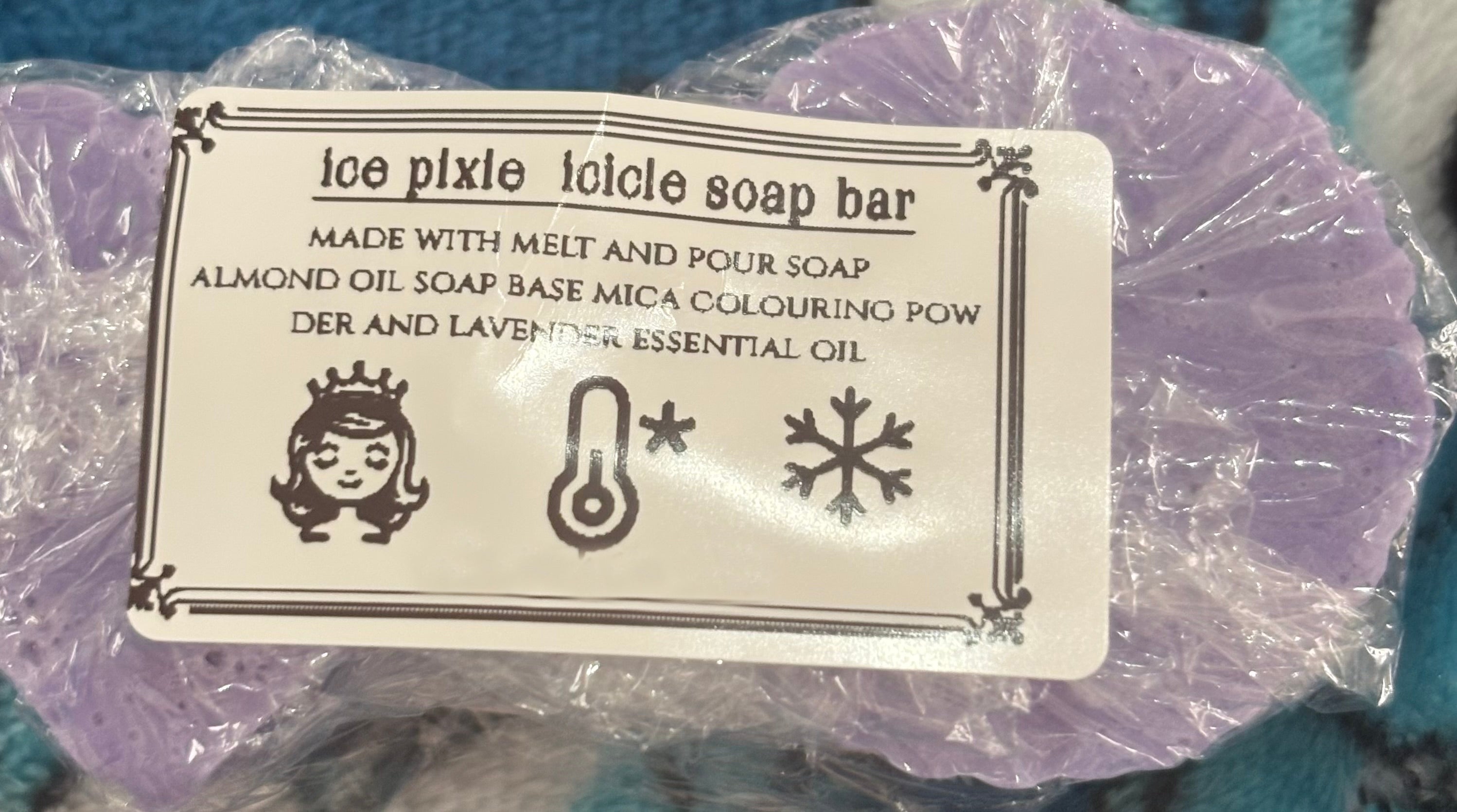 2x Flower Soap Bars in the fragrance of Strawberry & Bubblegum